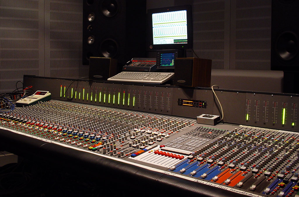 24 Channel 5MT-C Compact Console