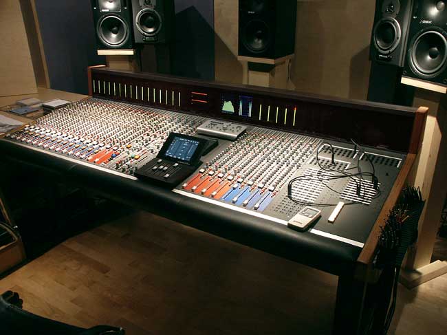 5MT Series C Console with 24 Channels at Studio Presse Oberhausen